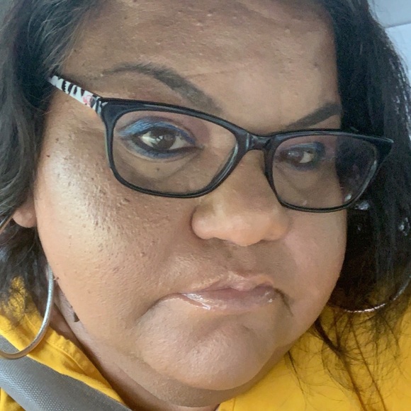 Meet your Posher, Veronica - Picture 1 of 2